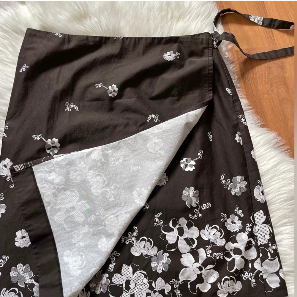 Ann Taylor Brown Floral Wrap Skirt Size 12 - Picture 2 of 7